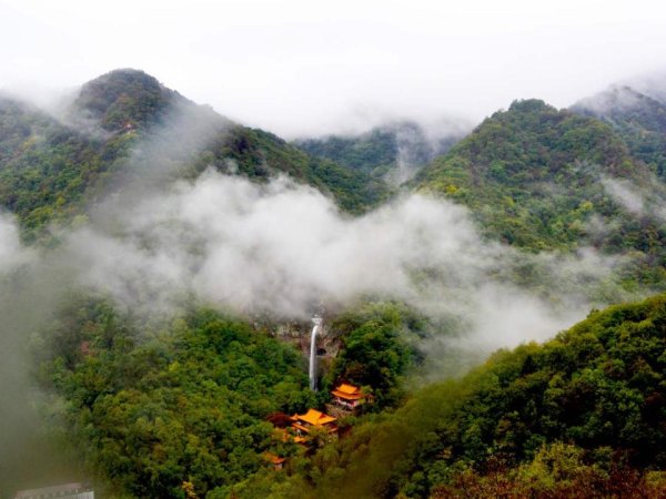 kaiyun.com 不念念去老君山东说念主挤东说念主，不错来南阳的这处景区，景象不输老君山